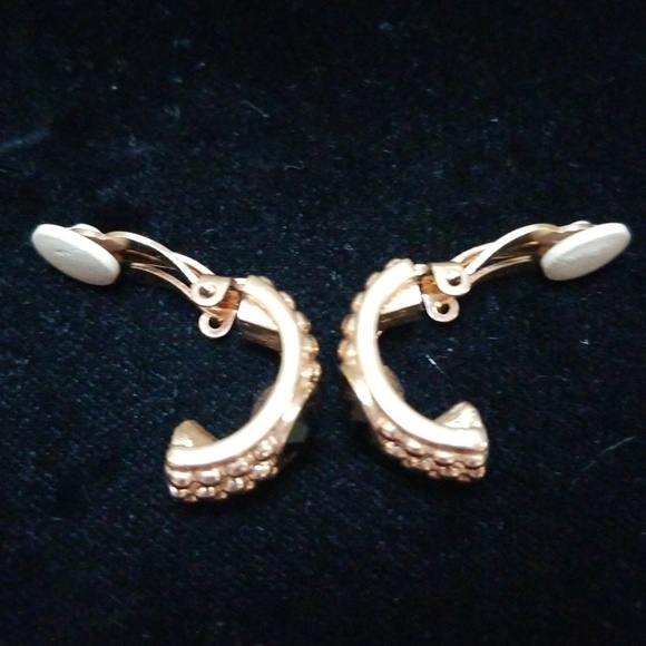 Vintage Mid Century Black Faceted Stone Clip Earrings - Picture 10 of 12